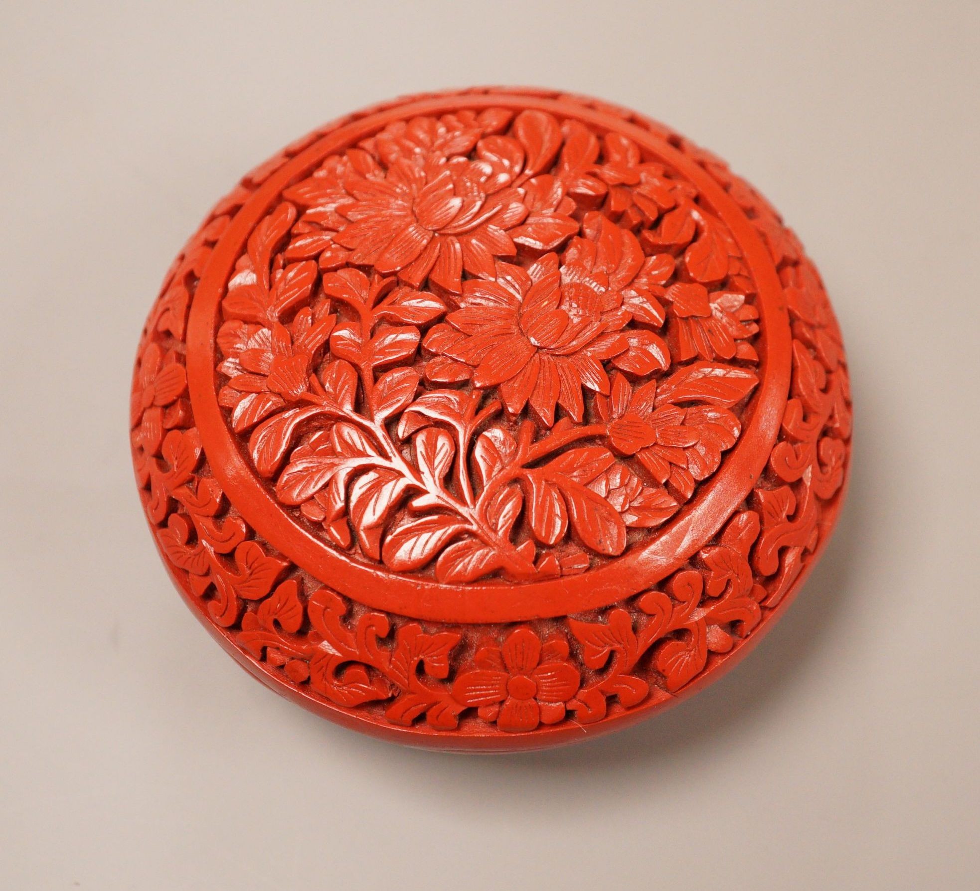 A Chinese cinnabar lacquer box, 8cm diameter